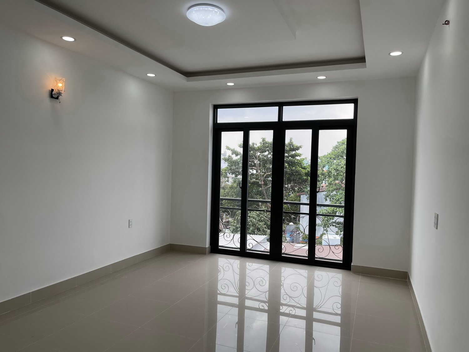Bán nhà Nguyễn Văn Nghi, Quận Gò Vấp, Tuyệt phẩm 4 lầu thiết kế Cổ Điển tuyệt đẹp, khu dân trí cao